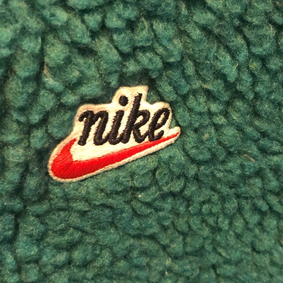 SOLD Nike Men’s Windrunner 1/2 Zip Hoodie Jacket - Picture 3 of 8